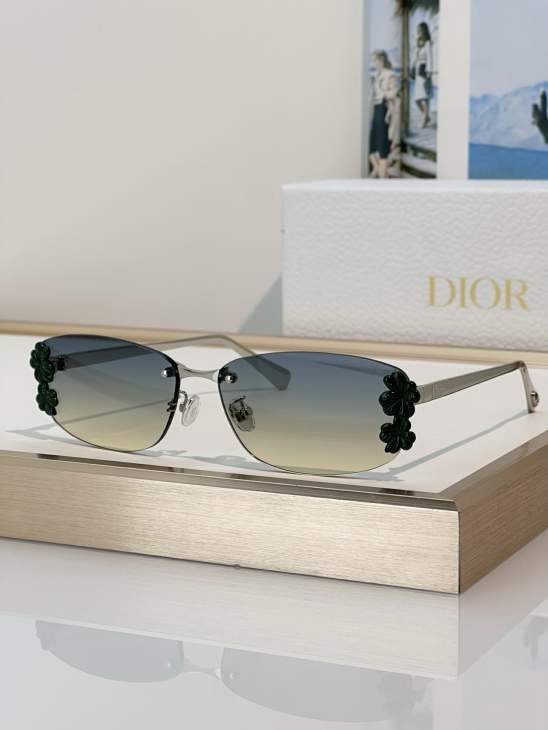 Picture of Dior Sunglasses _SKUfw80880213fw